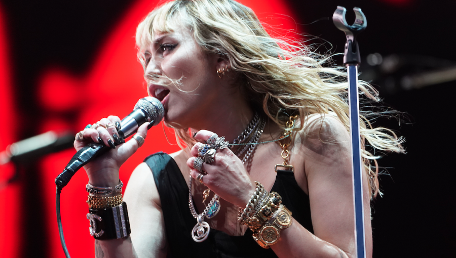 Miley Cyrus anuncia nuevo álbum y estrena tres canciones