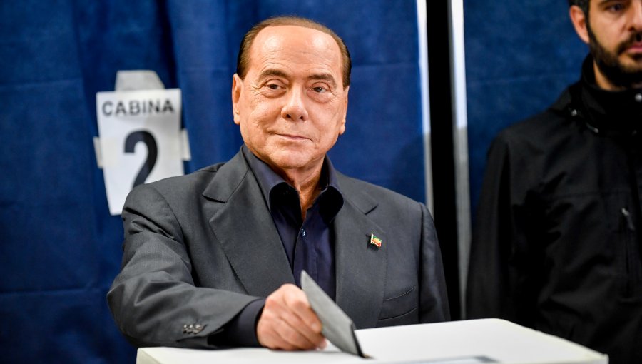 Silvio Berlusconi regresa a un cargo público tras ser elegido como eurodiputado