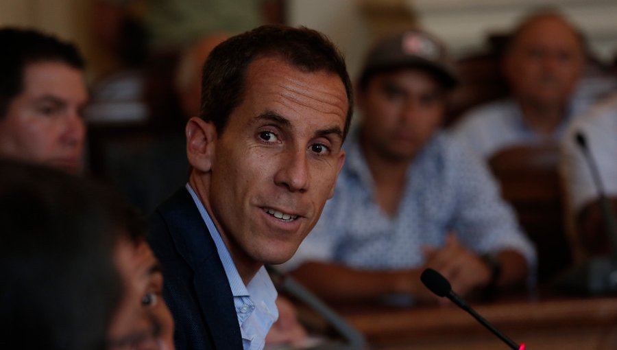 Alcalde Alessandri no descartó un toque de queda para adolescentes en la comuna de Santiago
