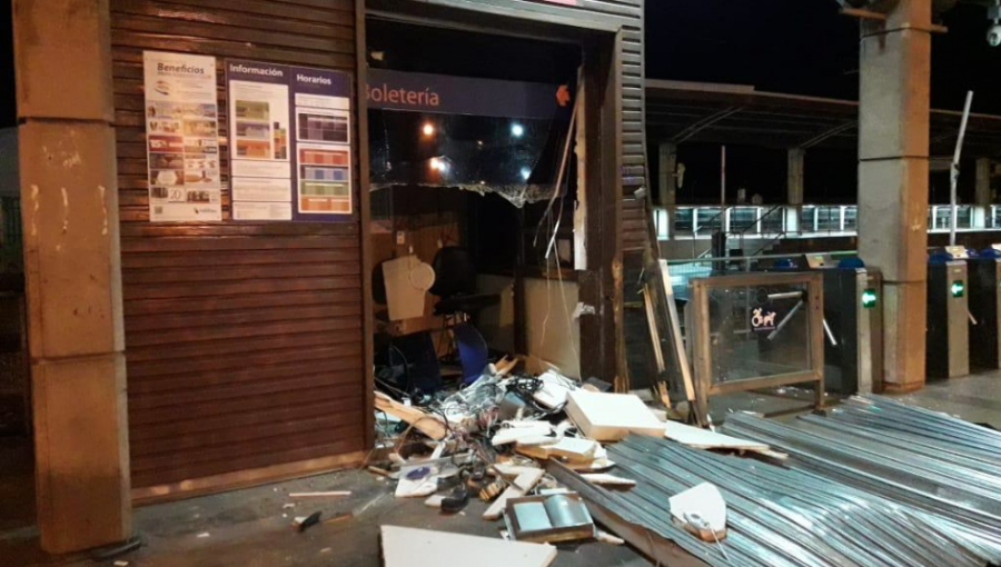 Por medio de alunizaje, delincuentes robaron caja fuerte desde estación Barón de Metro Valparaíso