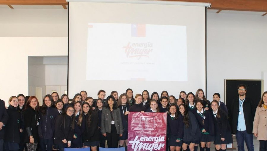 Alumnas de colegio de Concón participaron en conversatorio sobre carreras del sector energético