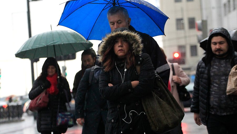 Enel activó plan preventivo en la región Metropolitana ante pronóstico de lluvia