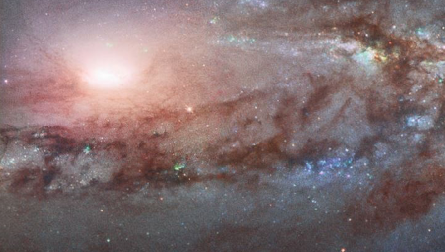 Messier 90: la galaxia que se acerca extrañamente a nuestra Vía Láctea