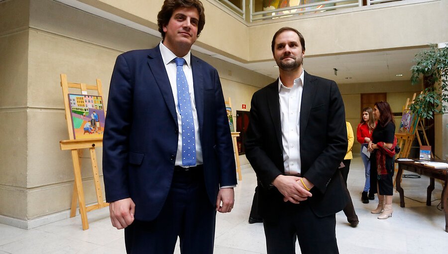 Diputados oficialistas piden sesión especial por cambio de malla a 3° y 4° medio