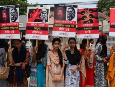 Formalizan a 16 personas en Bangladesh por el asesinato de una joven quemada viva tras denunciar acoso sexual