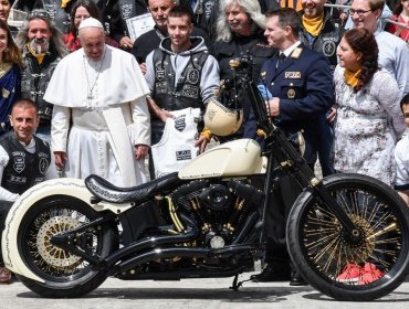 Motociclistas alemanes llevaron una Harley Davidson al Papa Francisco