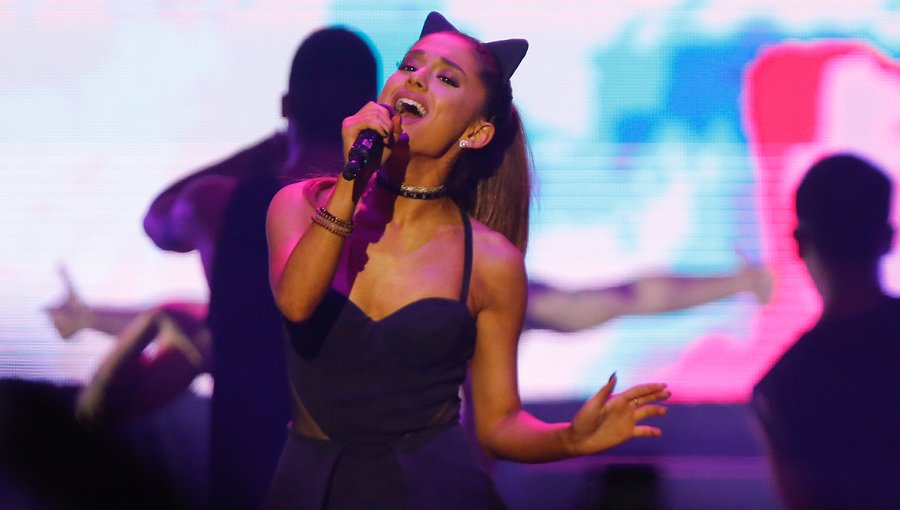 Ariana Grande pospone conciertos en Estados Unidos por enfermedad