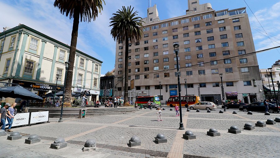 Prohíben el uso de parlantes, amplificadores y tambores en la plaza Aníbal Pinto de Valparaíso