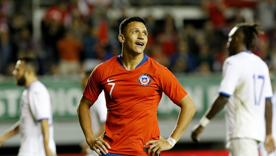 Alexis encendió las alarmas al abandonar la práctica de la Roja para realizarse exámenes