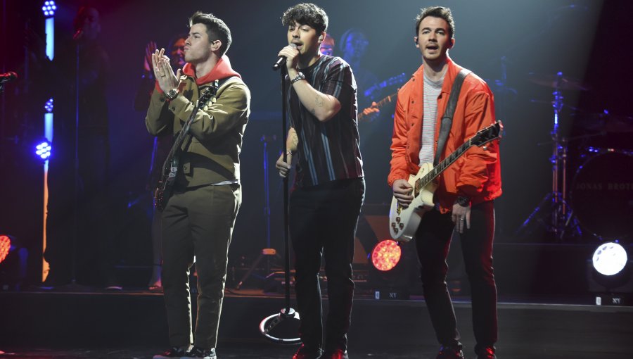 Jonas Brothers anuncian la publicación de «Blood», un libro con sus memorias