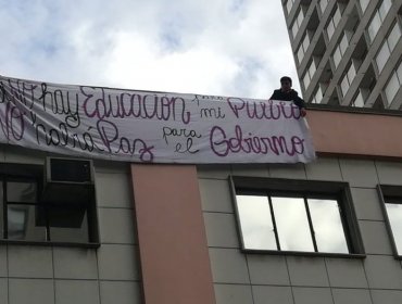 Estudiantes se tomaron las dependencias de la Seremi de Educación en Santiago