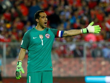 Aseguran que figuras de la Roja 'cortaron' a Claudio Bravo