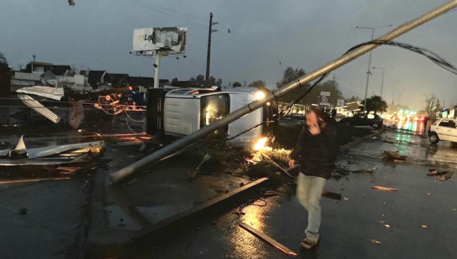 Graves daños provoca paso de un inusual tornado en el sector nororiente de Los Ángeles