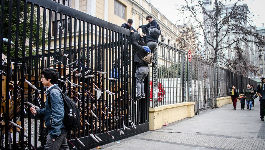 Grupo de estudiantes se tomó las dependencias del Instituto Nacional