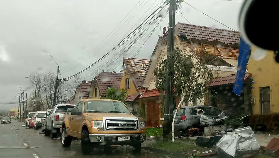 "Está sin techo mi casa": El impactante relato de un testigo de la tromba marina en Talcahuano