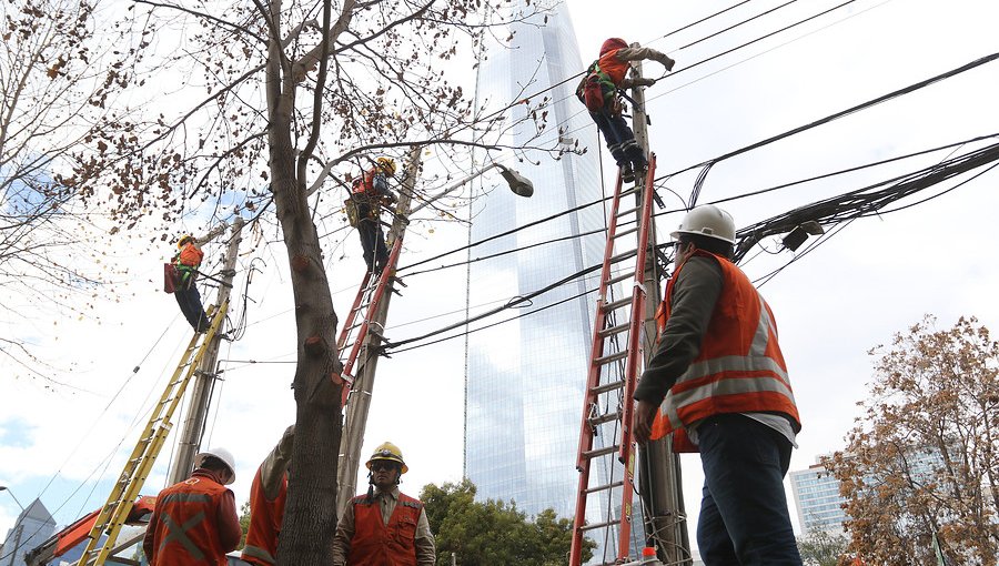14.453 clientes siguen sin suministro eléctrico en la región Metropolitana