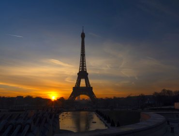 Autoridades prohíben fumar en 52 parques y jardines público de París