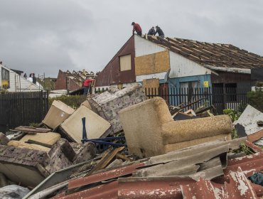 Afectados por tornados en Biobío aceleran reparaciones ante nuevas tormentas