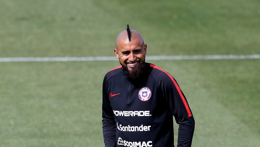 Arturo Vidal entrenó junto a su club de infancia, el Rodelindo Román