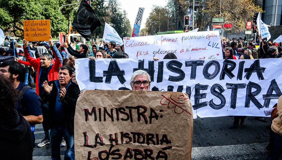 Ministerio de Educación asegura "no entender" el paro de profesores