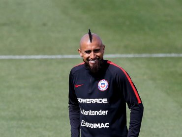 Arturo Vidal entrenó junto a su club de infancia, el Rodelindo Román