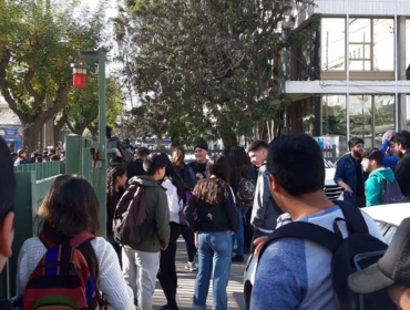 Estudiantes se tomaron la Seremi de Educación de Viña del Mar en rechazo a la reforma curricular