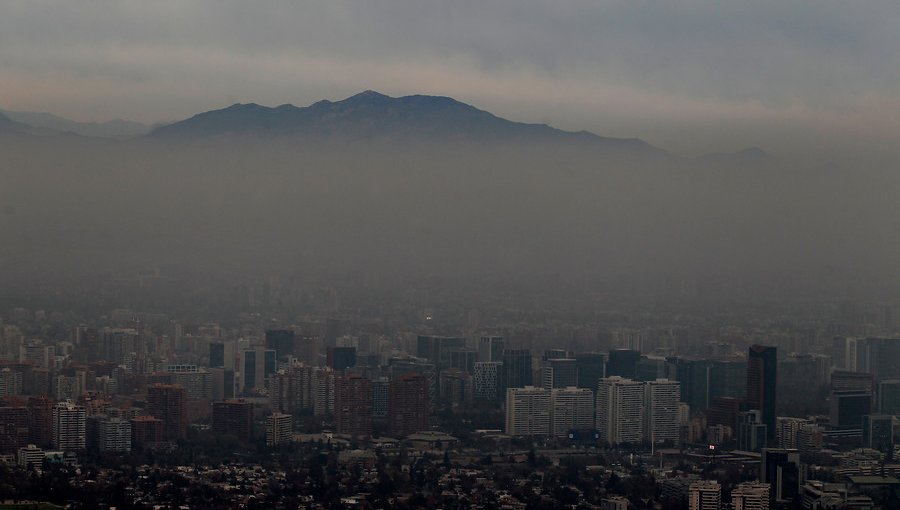 Intendencia decreta alerta ambiental para este martes en la región Metropolitana