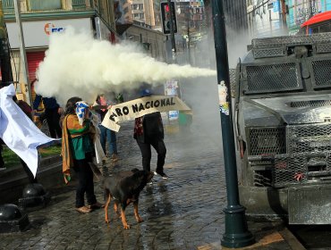 Paro de profesores: Manifestantes destruyeron ventanales de la Intendencia de Valparaíso