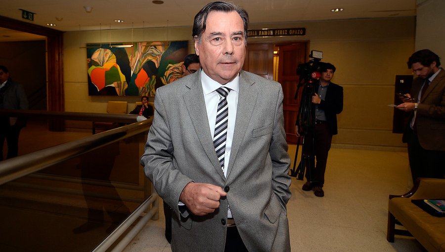 Diputado Urrutia le pidió al alcalde Sharp que "deje de andar reclamando"