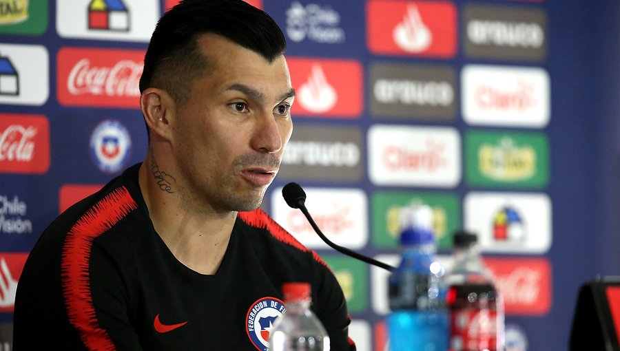 Gary Medel admite que hay un conflicto con Claudio Bravo en el camarín de la Roja