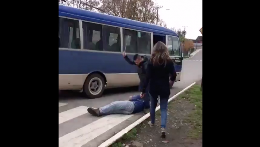 Brutal agresión: Conductor de microbús golpeó con un fierro a colega en Puyehue