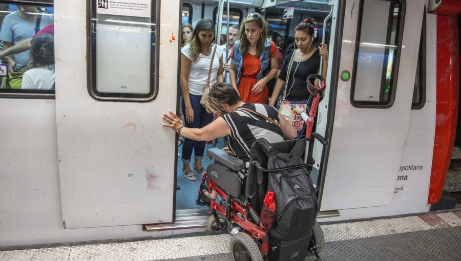 Frente a anuncios de mejoras en transportes: ¿Qué tan inclusivo es Chile en esta materia?