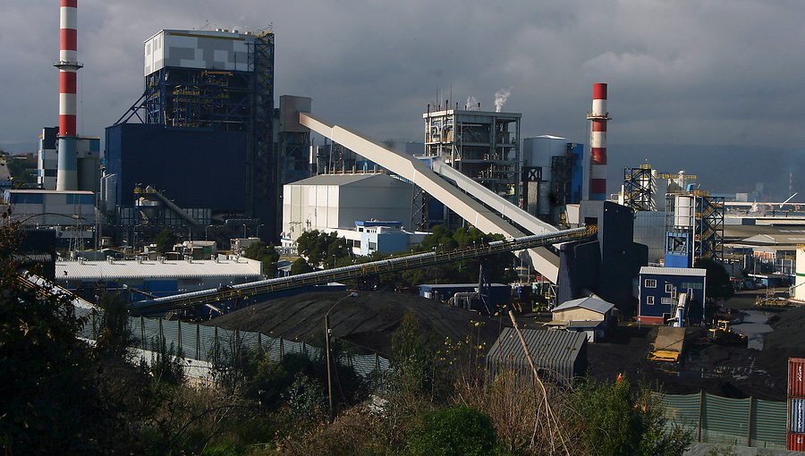 Senador Girardi anuncia proyecto para cerrar todas las termoeléctricas de carbón antes del 2030