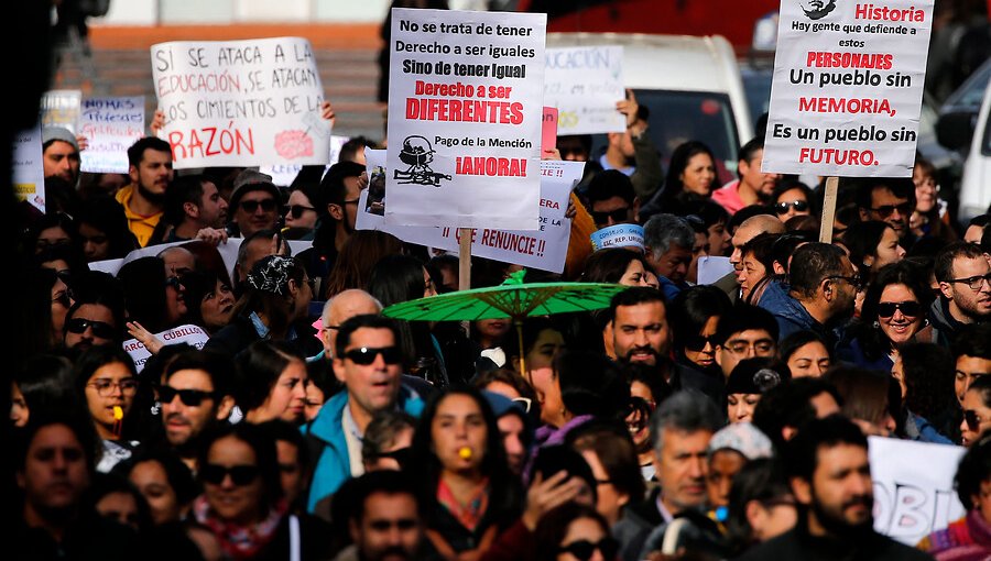 Momentos de tensión se vivieron en Seremi de Educación de Viña tras ingreso de profesores movilizados