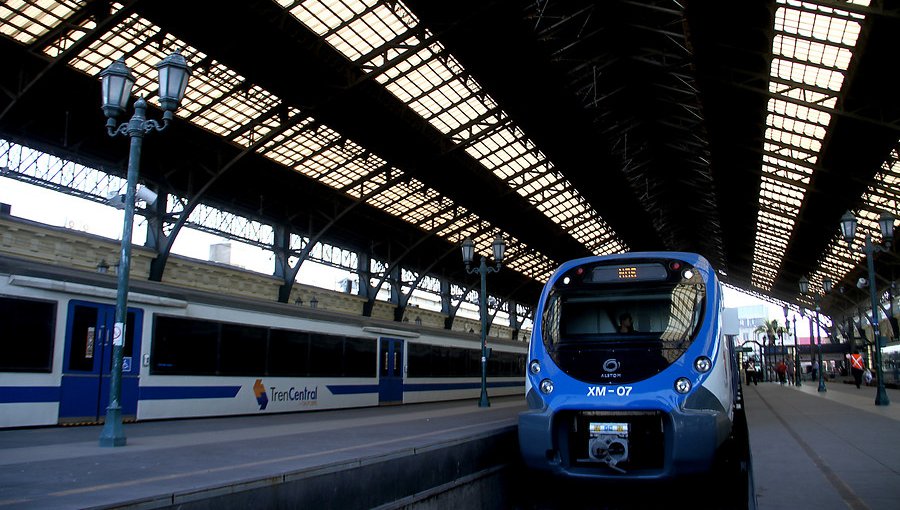 Proyectos de tren rápido: uno uniría Santiago con Valparaíso en 45 minutos; el otro en 32