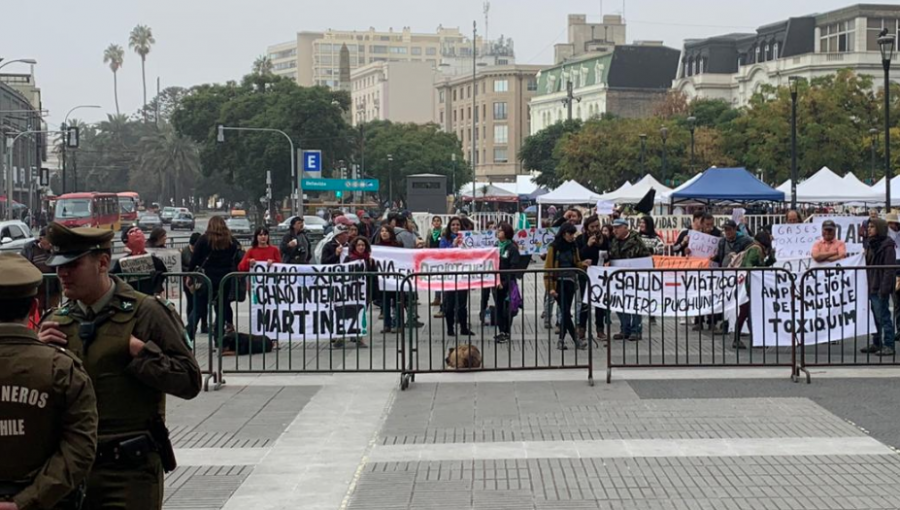 Multitud de vecinos de Quintero y Puchuncaví piden la renuncia del intendente Jorge Martínez