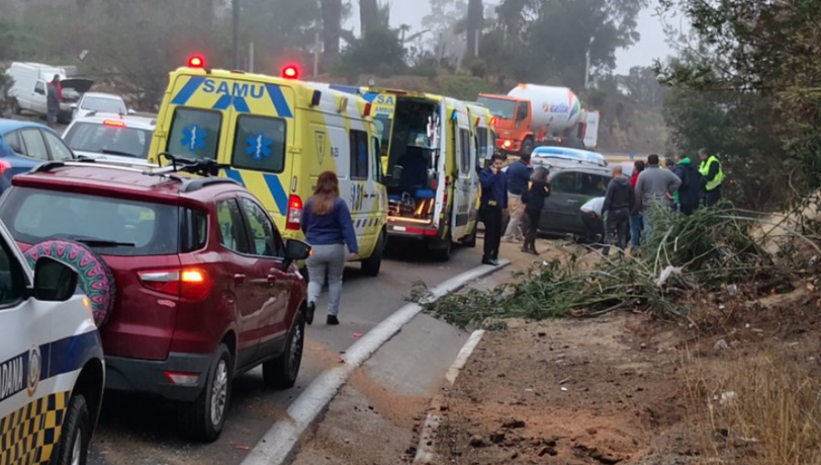 Vehículo con funcionarios de la PDI sufrió accidente y terminó volcado en ruta Las Palmas de Viña