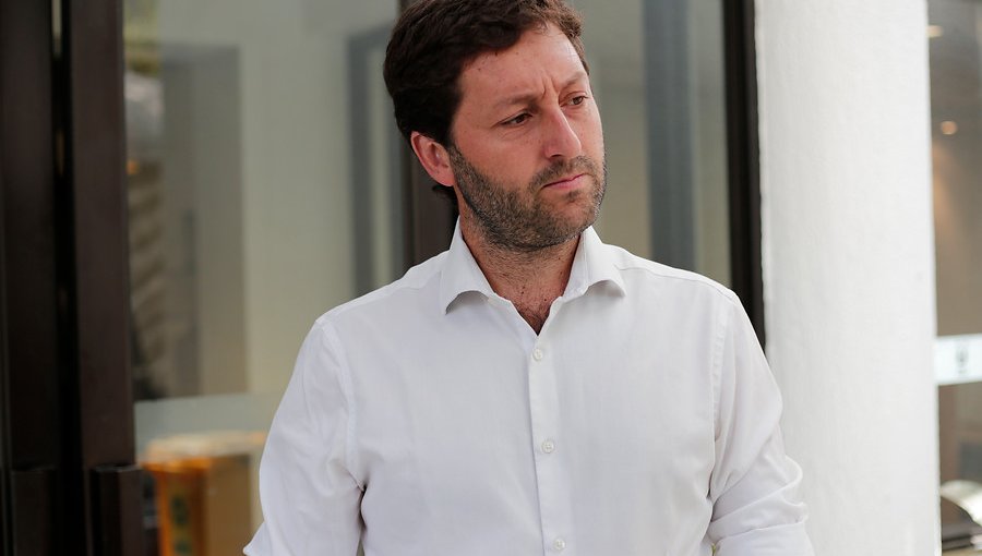 Diputado Coloma fue blanco de feroz 'troleo' por confundir a José Miguel Carrera con Manuel Rodríguez