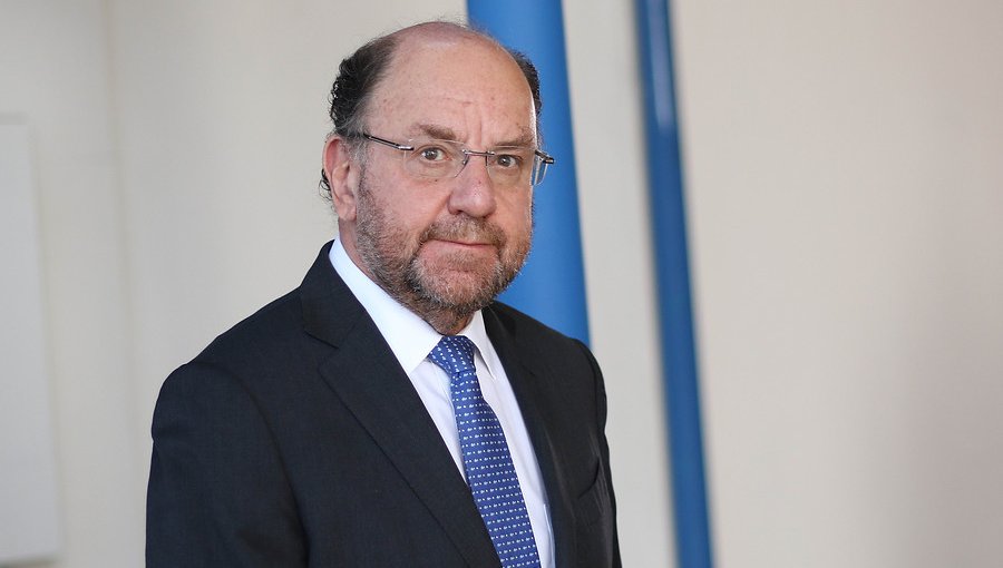 Citarán a Ministro de Desarrollo Social por compra de tierras indígenas del hijo de Longueira