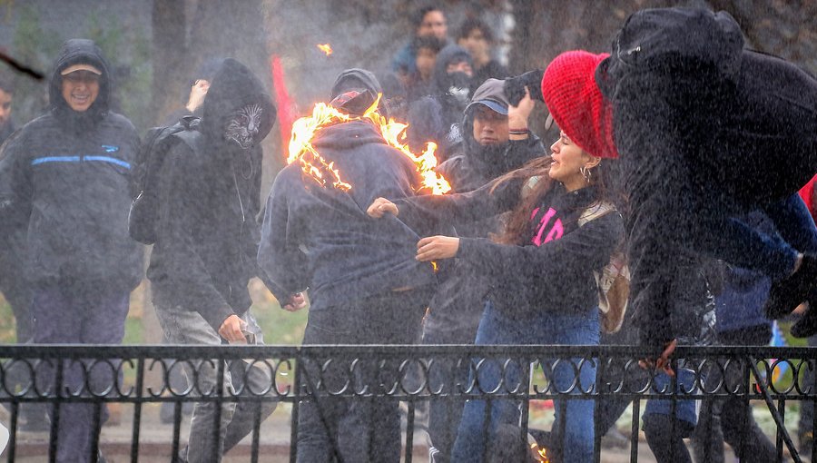 Menor que se quemó con molotov quedó en libertad con vigilancia del Sename