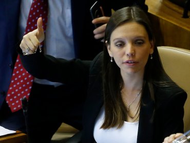Camila Flores propone cerrar el Instituto Nacional y enviar "a esos delincuentes" a "correccionales"