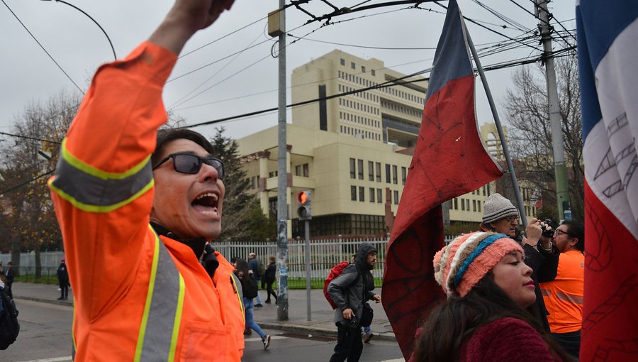 Portuarios de Valparaíso acusan al Gobierno de "renegociar un acuerdo que ya se negoció"