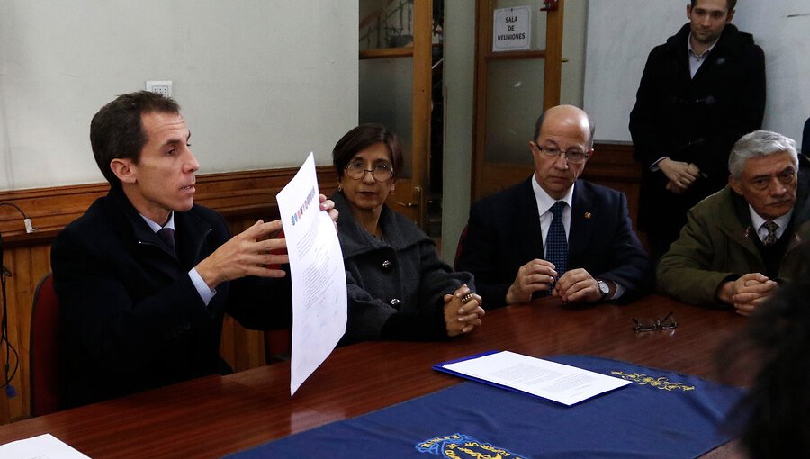 Directores de liceos emblemáticos de Santiago llaman a aprobar Admisión Justa