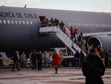 119 personas retornaron al país desde Venezuela tras sexto vuelo de la FACh