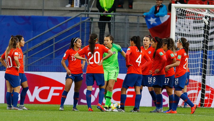 Pese a la derrota, la Roja femenina se llenó de elogios tras su debut en el Mundial de Francia