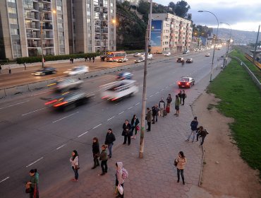 Adolescente salvó a dos compañeras de ser atropelladas en Valparaíso: está al borde de la muerte