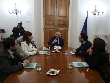 Revolución Democrática entregó al Gobierno propuestas para fortalecer la democracia