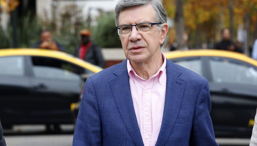 Joaquín Lavín presentó "brigada" de adolescentes que fiscalizarán venta de alcohol a menores en Las Condes
