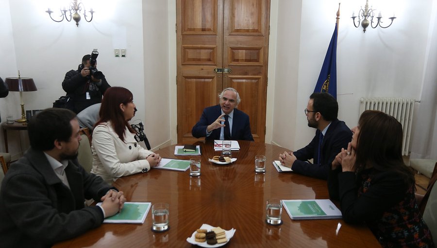 Revolución Democrática entregó al Gobierno propuestas para fortalecer la democracia