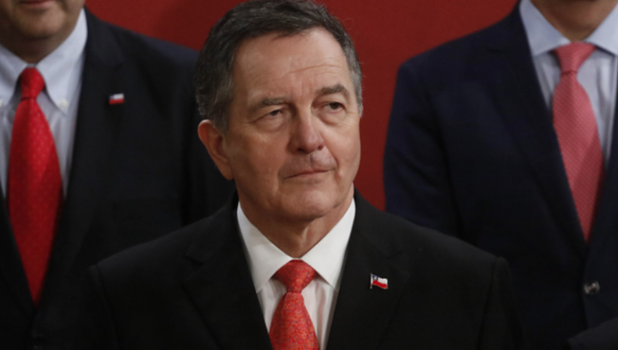 Roberto Ampuero tras su salida de Cancillería: "Vuelvo a lo mío, la escritura y la lectura"
